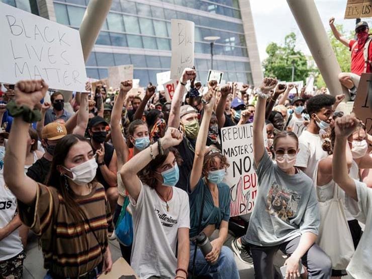 الصورة الأصلية لا تحتوي صورة مقتدى الصدر