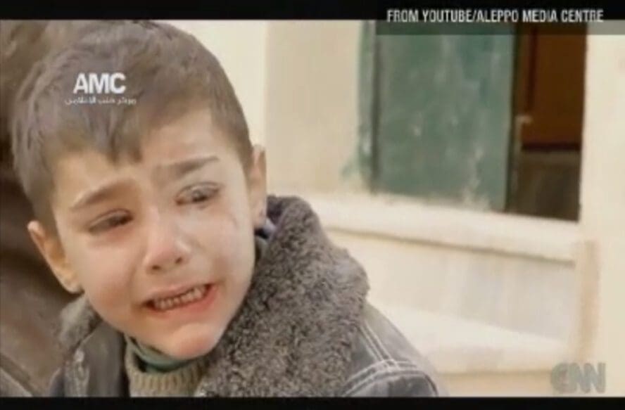 طفل لبناني فقد أهله في انفجار لبنان عنوان مضلل