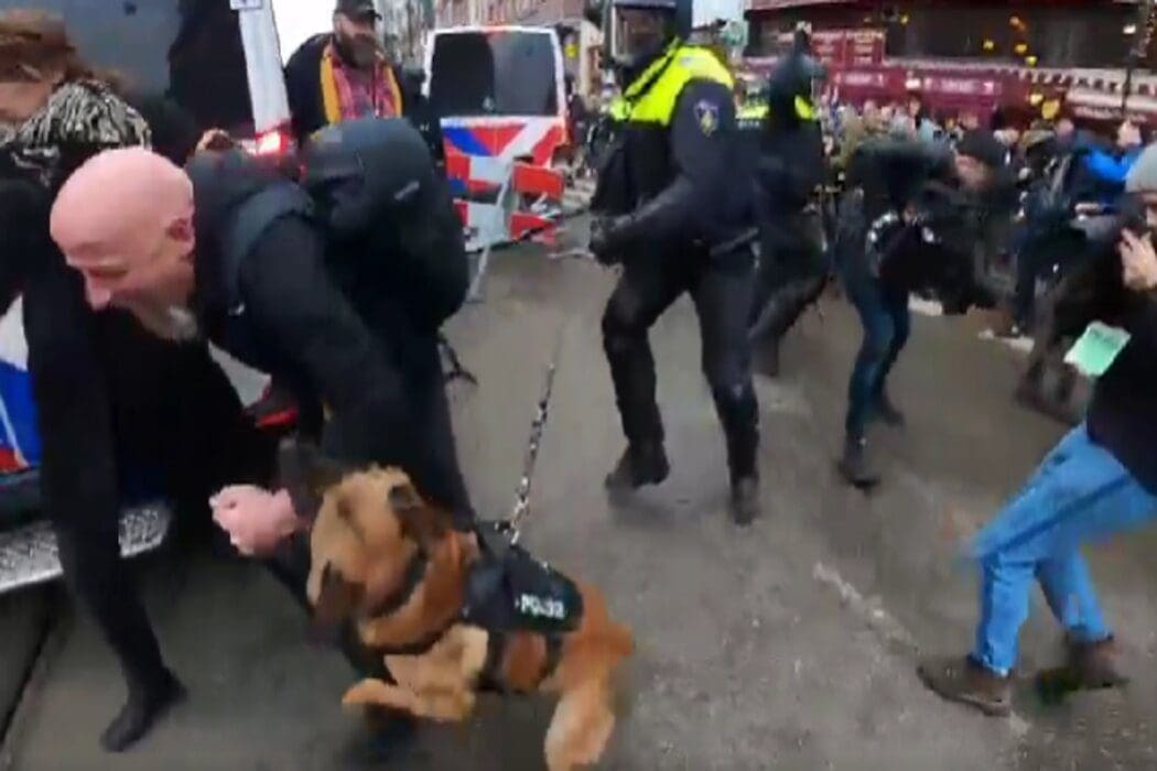 الشرطة الهولندية تفرق المحتجين